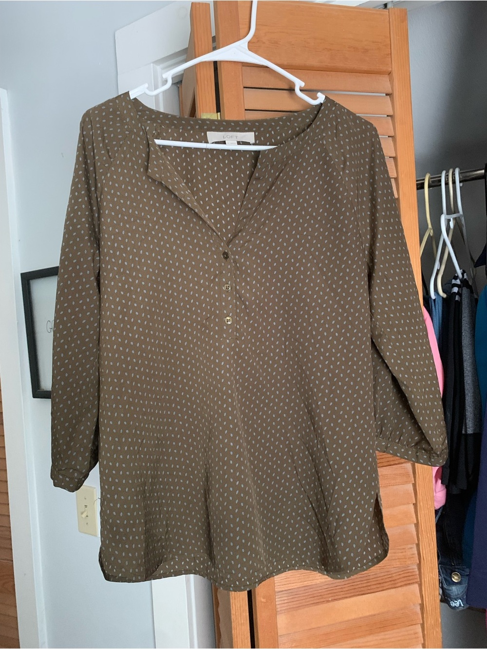 Loft Women's Olive Brown Printed Button-Front Blouse sz Small office business